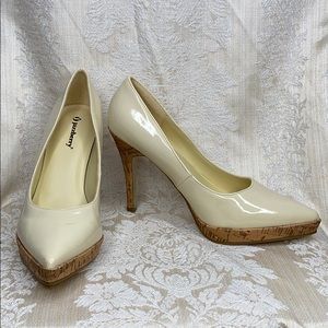 NWOT Jazz berry ivory heels